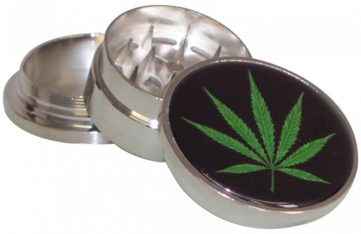 Buddy Grinder mit Hanfblüte